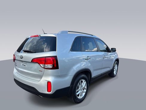 Used 2014 Kia Sorento LX w/ LX V6 Convenience Package AWD/4WD image 3