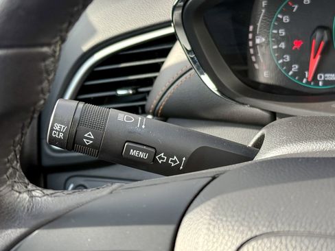 Used 2022 Chevrolet Trax LT w/ LT Convenience Package image 25