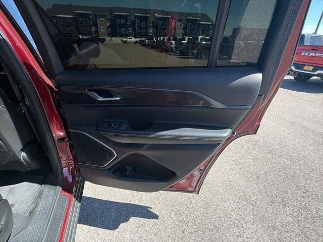 Used 2021 Jeep Grand Cherokee L Laredo AWD/4WD image 24