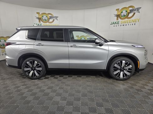 New 2026 Mitsubishi Outlander SE image 8