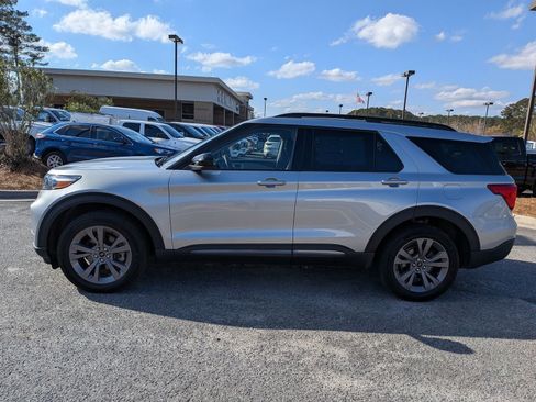 Certified 2022 Ford Explorer XLT w/ Equipment Group 202A image 8