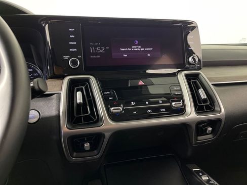 Used 2022 Kia Sorento EX w/ Panoramic Sunroof Package image 22