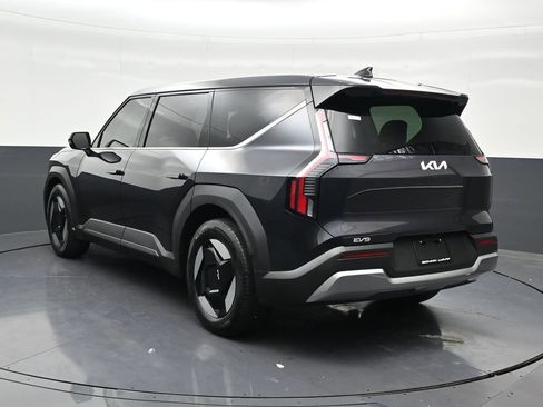 Used 2026 Kia EV9 Light RWD image 3