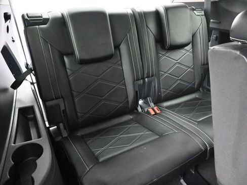Used 2024 Volkswagen Atlas SE AWD/4WD image 24