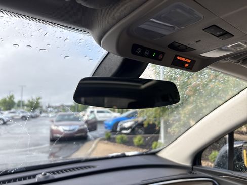 Used 2019 Buick Envision Essence FWD image 27