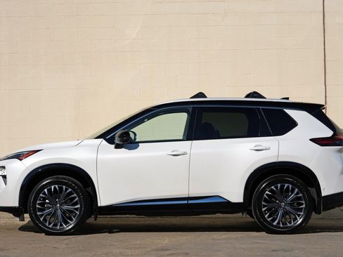 Used 2025 Nissan Rogue Platinum FWD image 8