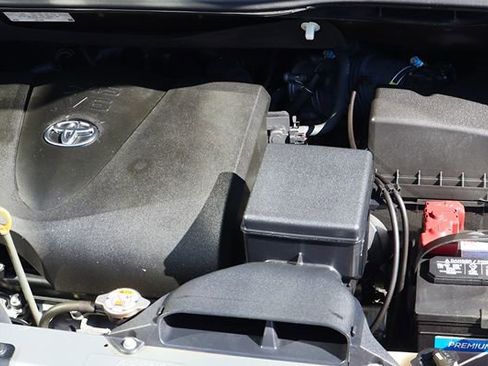 Used 2017 Toyota Sienna SE Premium image 64