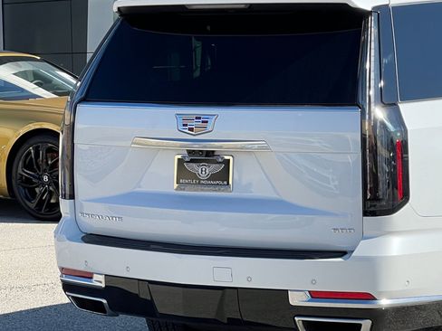 Used 2025 Cadillac Escalade ESV Premium Luxury image 7