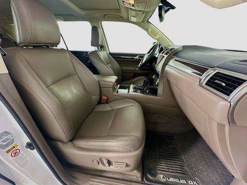 Used 2017 Lexus GX 460 w/ Navigation Package AWD/4WD image 33