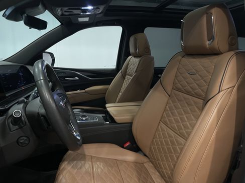 Used 2023 Cadillac Escalade Premium Luxury w/ Performance Package image 14