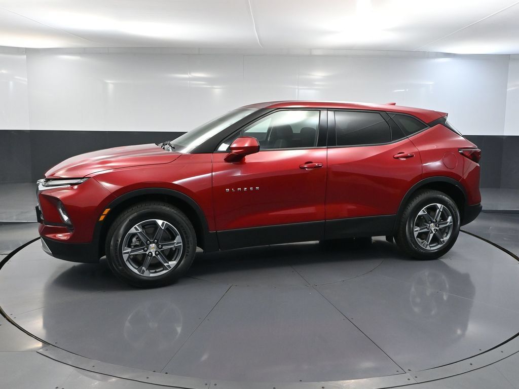 Used 2025 Chevrolet Blazer LT AWD/4WD image 8