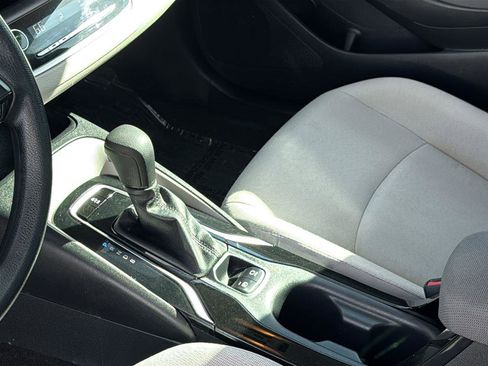 Used 2022 Toyota Corolla LE image 19
