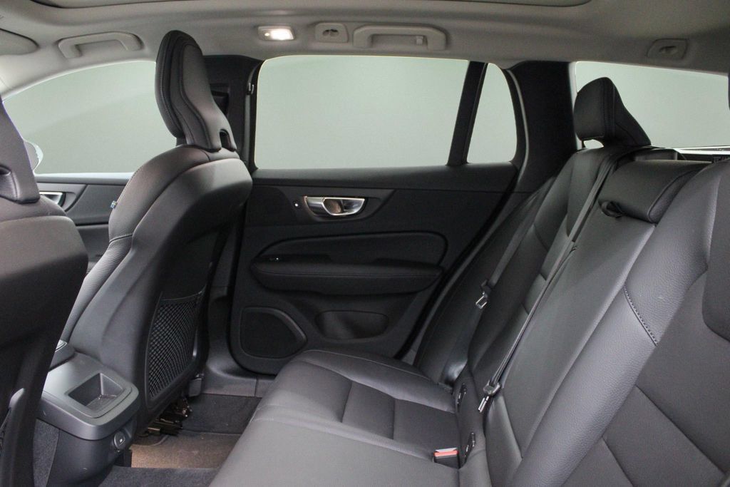 Used 2025 Volvo V60 B5 Cross Country Plus AWD/4WD image 26