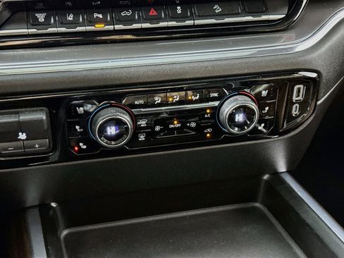 Used 2024 Chevrolet Silverado 3500 High Country w/ Technology Package AWD/4WD image 20