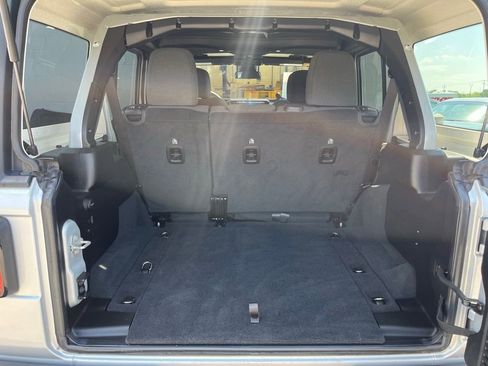 Used 2024 Jeep Wrangler Willys AWD/4WD image 29