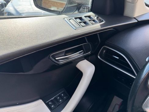 Used 2017 Jaguar F-PACE R-Sport image 45