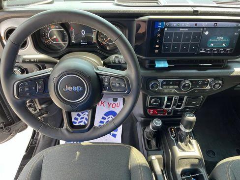 Used 2025 Jeep Wrangler Unlimited Sport AWD/4WD image 8