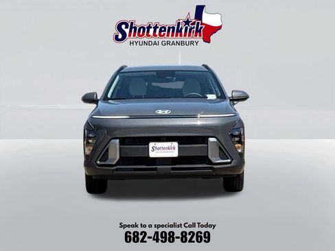 Used 2025 Hyundai Kona SEL FWD image 2
