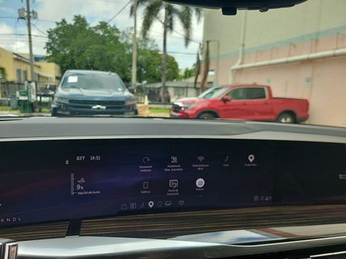 Used 2025 Cadillac Escalade Premium Luxury image 30