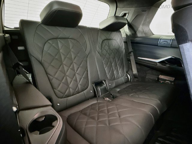Used 2027 BMW X7 xDrive40i w/ M Sport Package AWD/4WD image 29