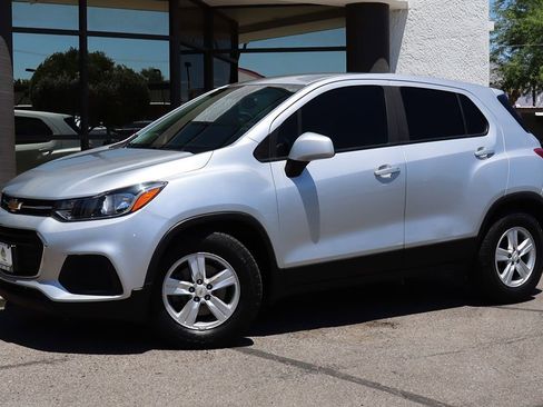 Used 2020 Chevrolet Trax LS w/ Tint and Cruise Package FWD image 3