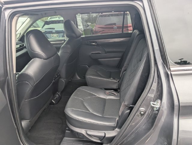 Used 2020 Toyota Highlander Platinum AWD/4WD image 9