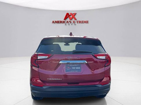 Used 2024 GMC Terrain SLE image 4