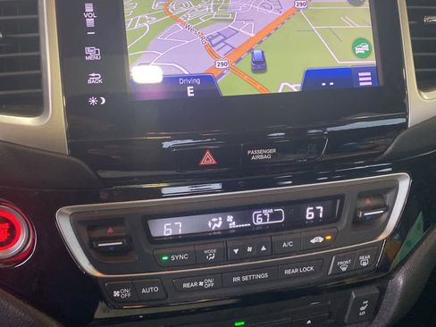 Used 2018 Honda Pilot Touring image 7