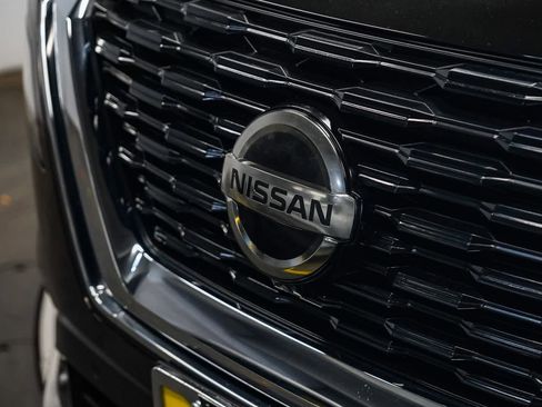 Used 2021 Nissan Rogue Platinum image 8