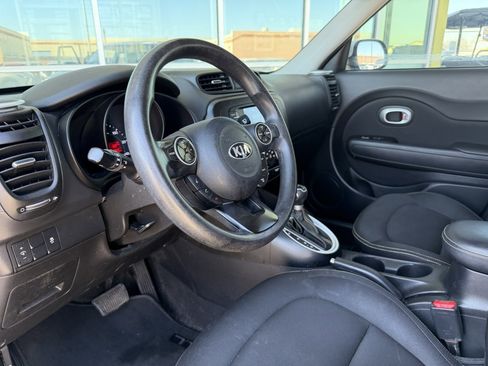 Used 2016 Kia Soul + image 26