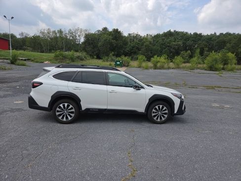 Used 2025 Subaru Outback Limited AWD/4WD image 4