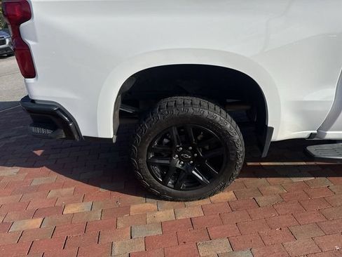 Used 2024 Chevrolet Silverado 1500 LT Trail Boss w/ LT Trail Boss Premium Package AWD/4WD image 15