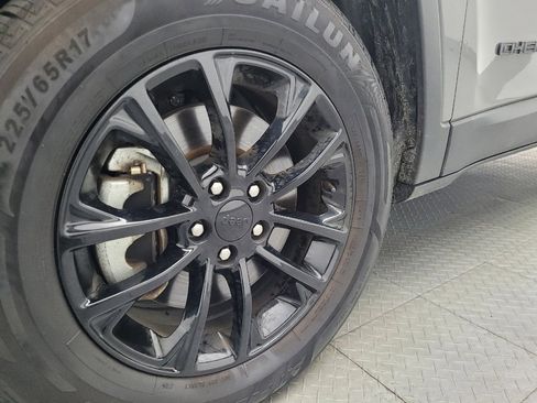 Used 2023 Jeep Cherokee Altitude Lux image 31