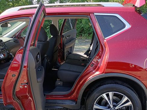 Used 2019 Nissan Rogue SV w/ Premium Package AWD/4WD image 12