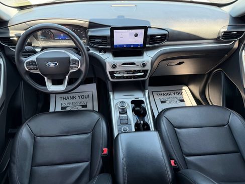 Used 2021 Ford Explorer XLT w/ Equipment Group 202A AWD/4WD image 17