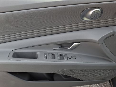 Certified 2025 Hyundai Elantra Sport FWD image 12