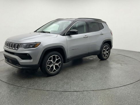 Used 2025 Jeep Compass Limited AWD/4WD image 3