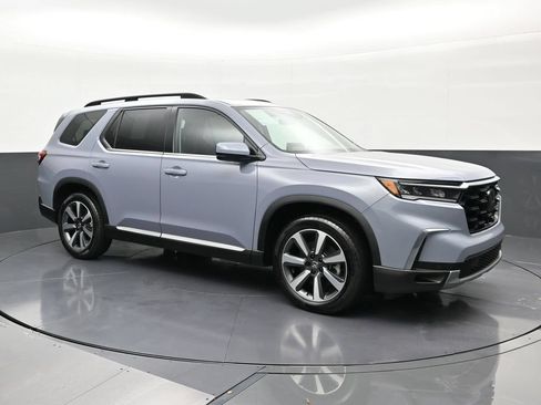 Used 2025 Honda Pilot Touring image 7