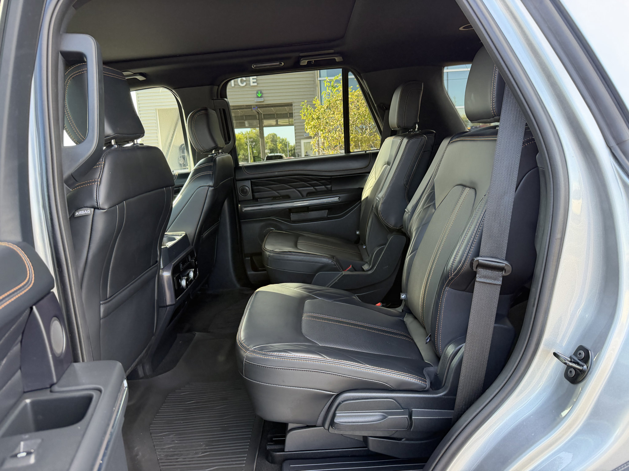 Used 2024 Ford Expedition Platinum AWD/4WD image 15