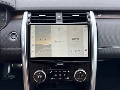 Used 2025 Land Rover Discovery Dynamic SE AWD/4WD image 26