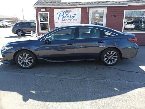 Used 2020 Toyota Avalon XLE image 2