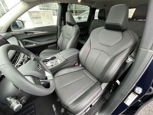 New 2026 INFINITI QX60 Luxe image 11