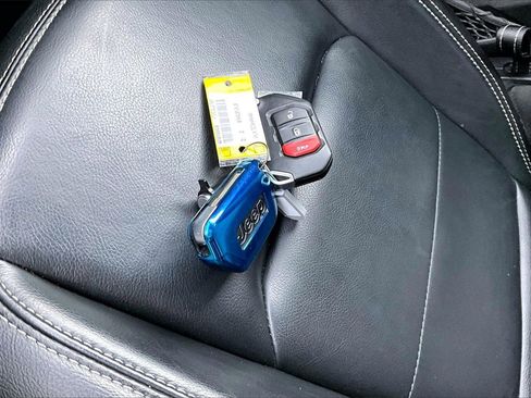 Used 2022 Jeep Wrangler Unlimited Sahara image 30