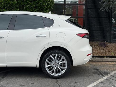 Used 2022 Maserati Levante GT AWD/4WD image 11