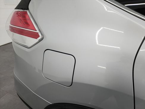 Used 2016 Nissan Rogue SV image 25