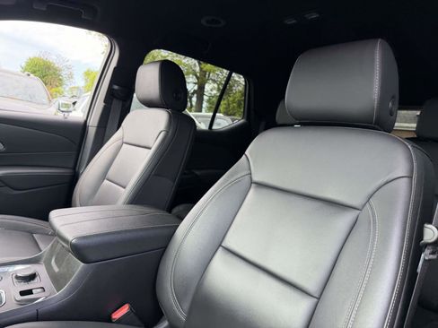 Certified 2023 Chevrolet Traverse LT w/ LT Premium Package AWD/4WD image 9