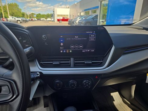 Certified 2024 Chevrolet Trax LS w/ LS Convenience Package FWD image 8