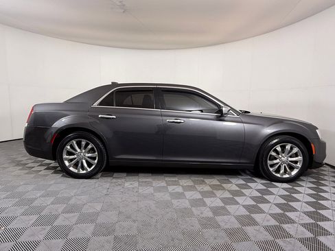 Used 2019 Chrysler 300 Limited image 8