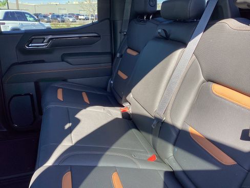 Used 2022 GMC Sierra 1500 AT4 w/ AT4 Preferred Package image 13