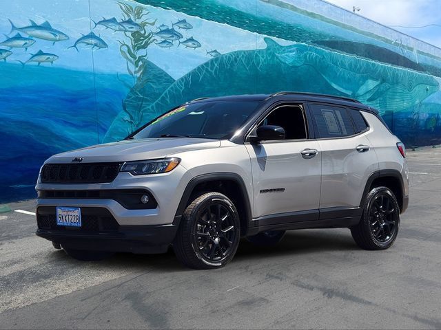 Used 2023 Jeep Compass Latitude AWD/4WD image 3